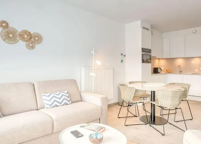 4-person By With Parking *